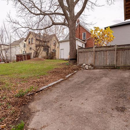 Entire Bachelor Unit En-Suite Across From Google - Br3 Kitchener Exteriér fotografie