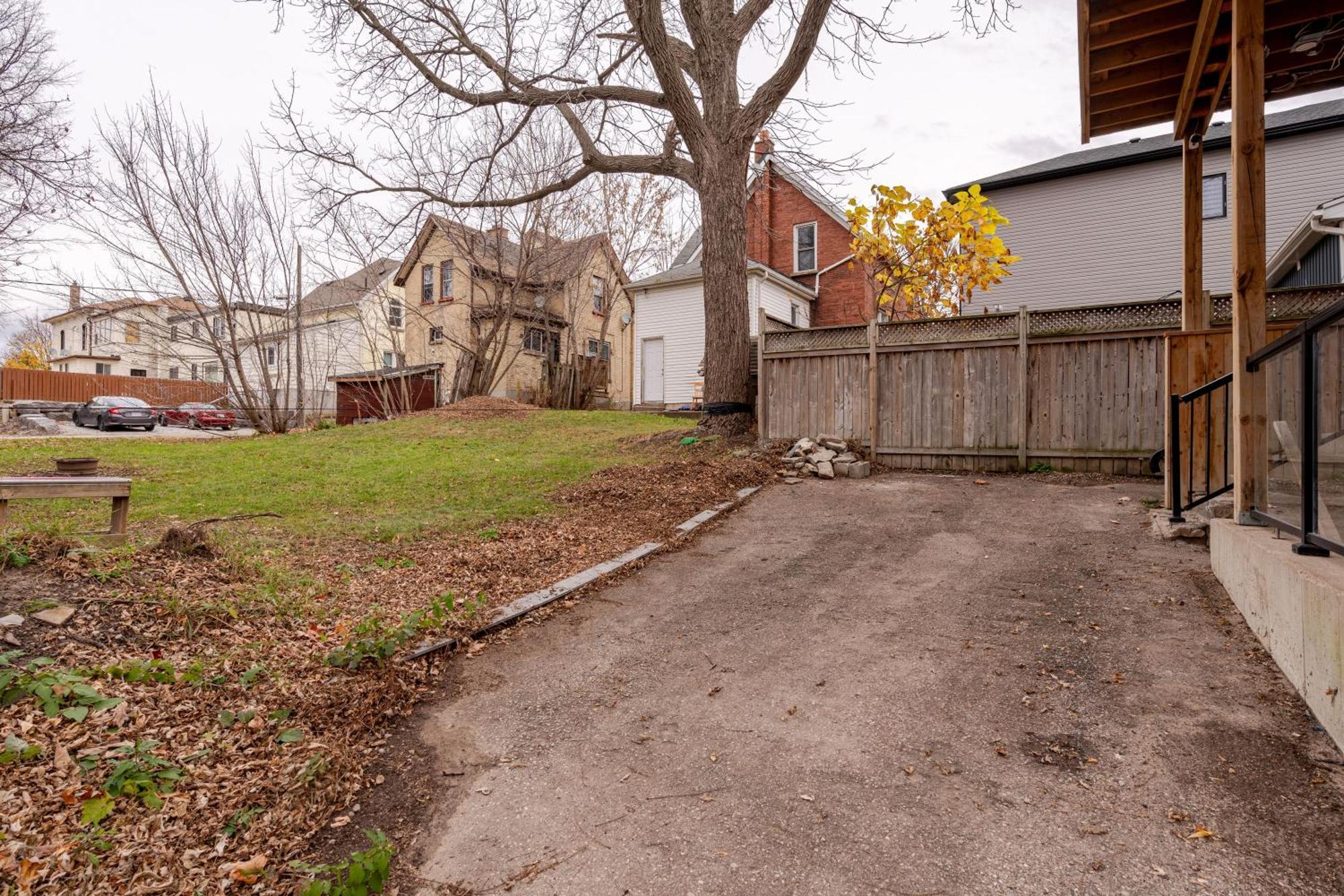 Entire Bachelor Unit En-Suite Across From Google - Br3 Kitchener Exteriér fotografie